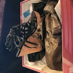 Gorgeous Wedges 7.5 Black brand is CHARLES.